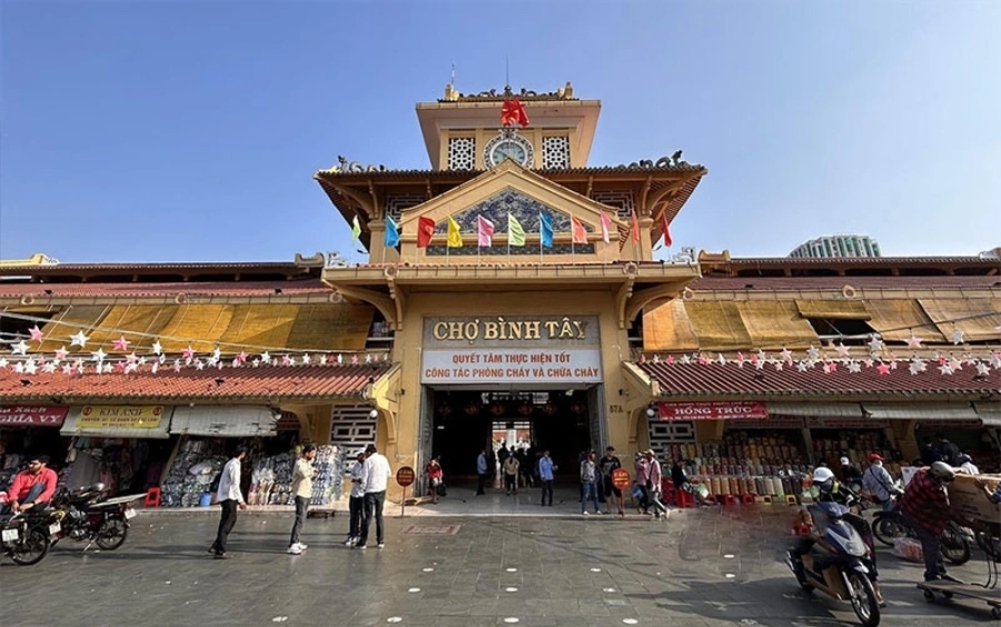 Binh Tay Market