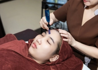 Chăm sóc da với tế bào gốc tế bào gốc / chỉ tơ tằm/ tinh chất cá hồi 75' Chăm sóc da với tế bào gốc tế bào gốc / chỉ tơ tằm/ tinh chất cá hồi 75'