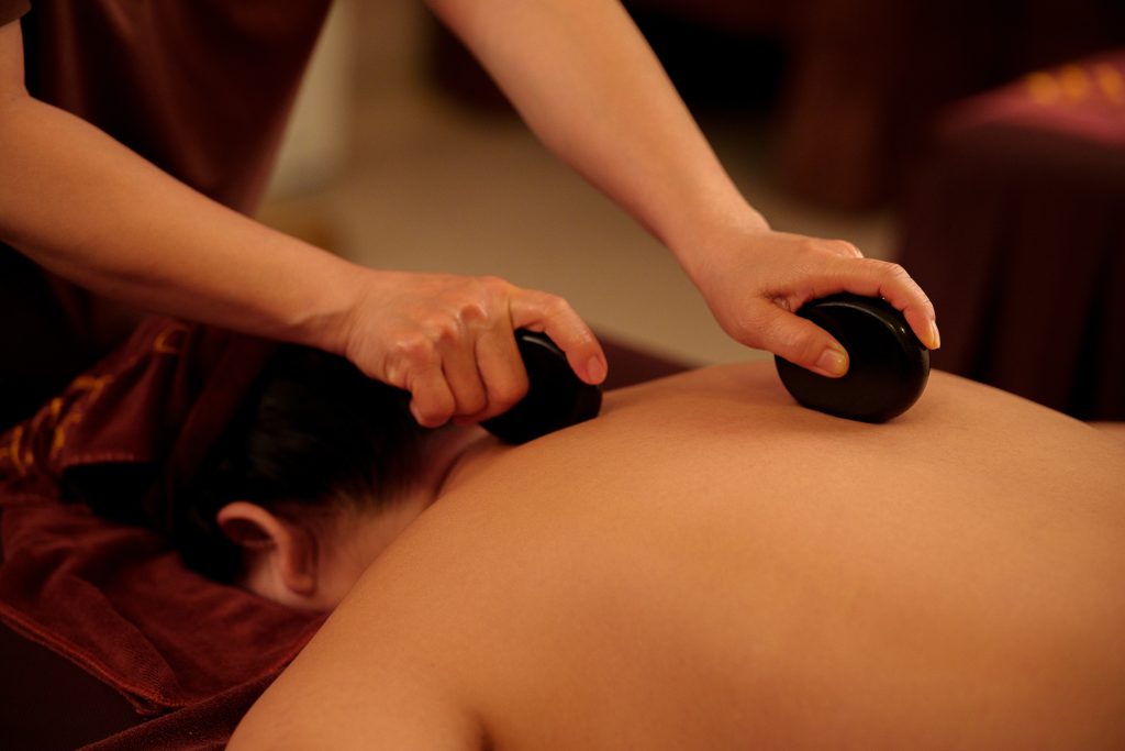 Massage Body Đá nóng 75′