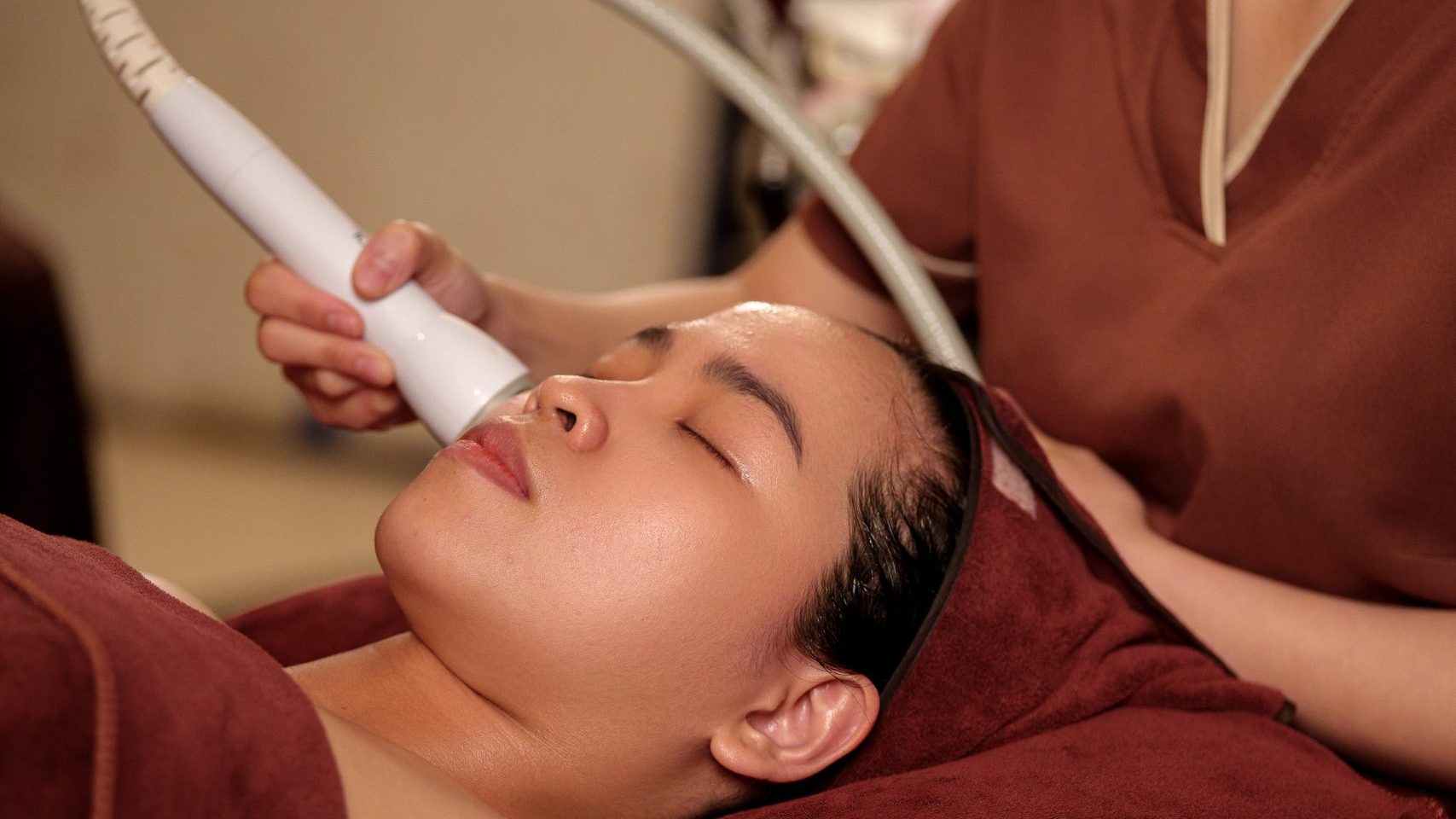 Ngâm chân nước ấm thảo mộc tự nhiên tại Tỉnh Thức Spa Quận 3