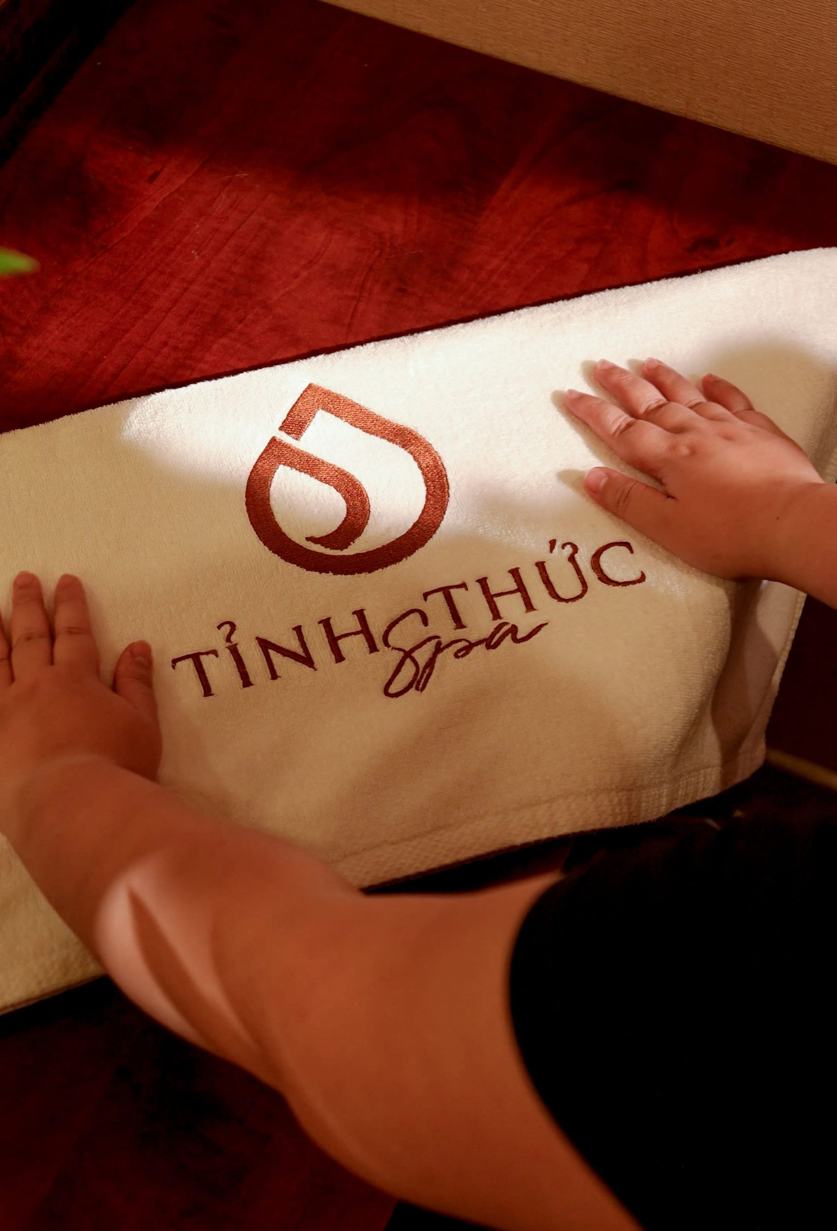 Không gian phòng massage tại Tỉnh Thức Spa luôn được chuẩn bị sạch sẽ, ấm cúng và thơm ngát hương tinh dầu tự nhiên