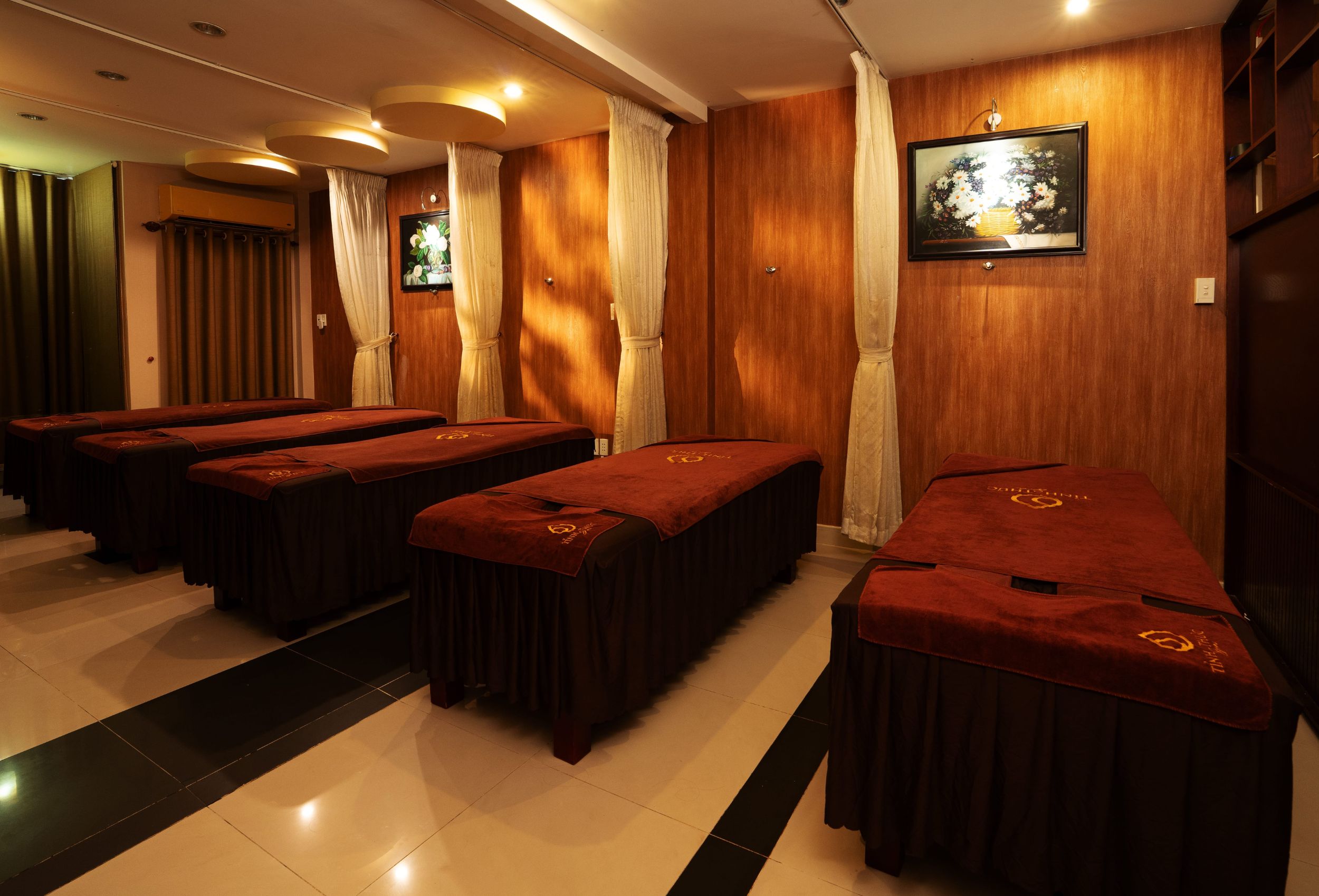 Không gian phòng massage riêng tư ấm cúng tại Tỉnh Thức Spa Quận 3