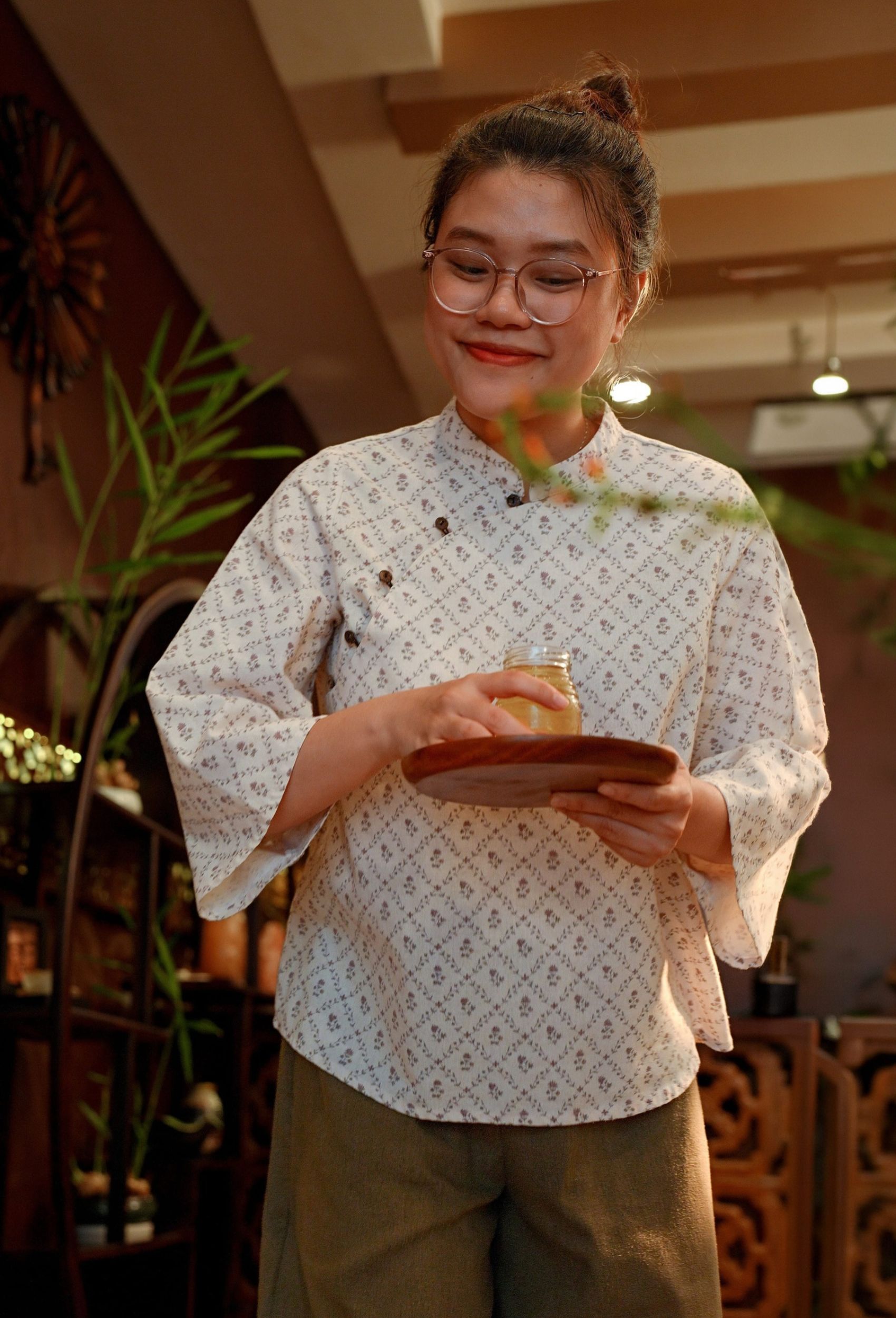 Đội ngũ Tỉnh Thức Spa đón tiếp chu đáo, tư vấn kỹ lưỡng tình trạng cơ thể trước khi bắt đầu liệu trình
